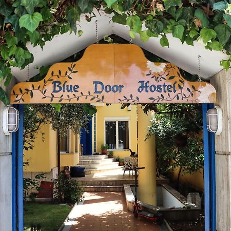 Blue Door Hostel Tirana Esterno foto
