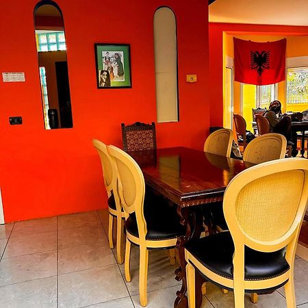 Blue Door Hostel Tirana Esterno foto