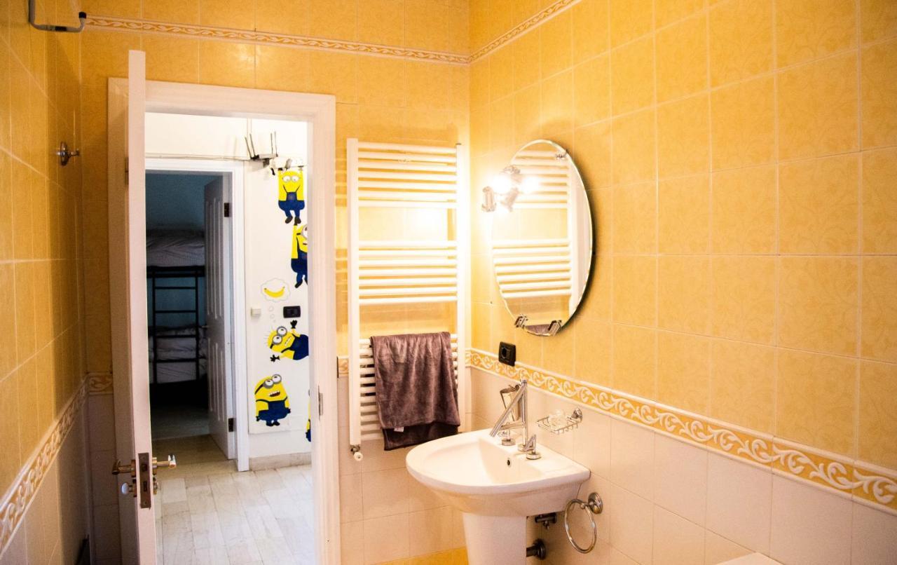 Blue Door Hostel Tirana Esterno foto
