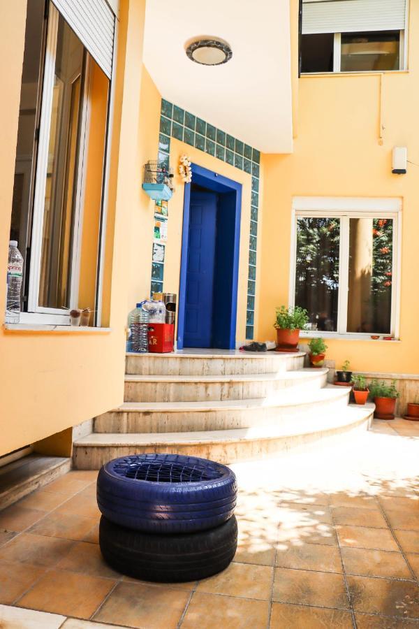 Blue Door Hostel Tirana Esterno foto