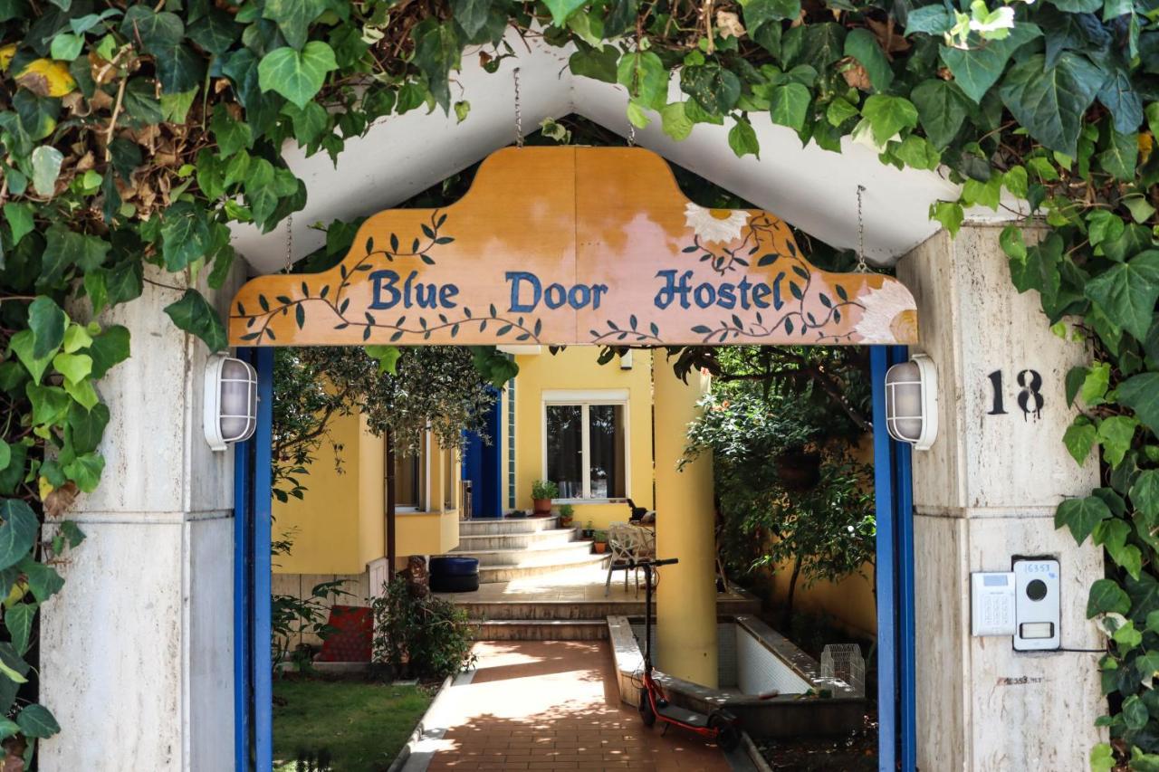 Blue Door Hostel Tirana Esterno foto