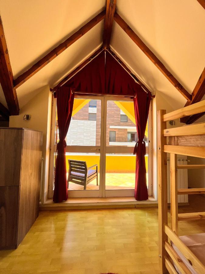 Blue Door Hostel Tirana Esterno foto