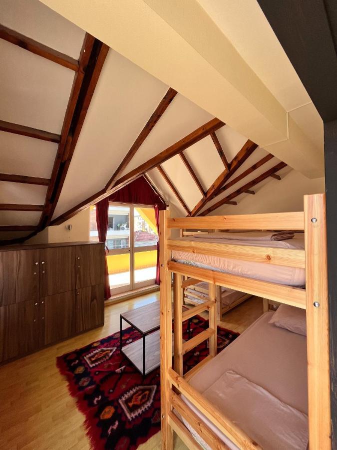 Blue Door Hostel Tirana Esterno foto