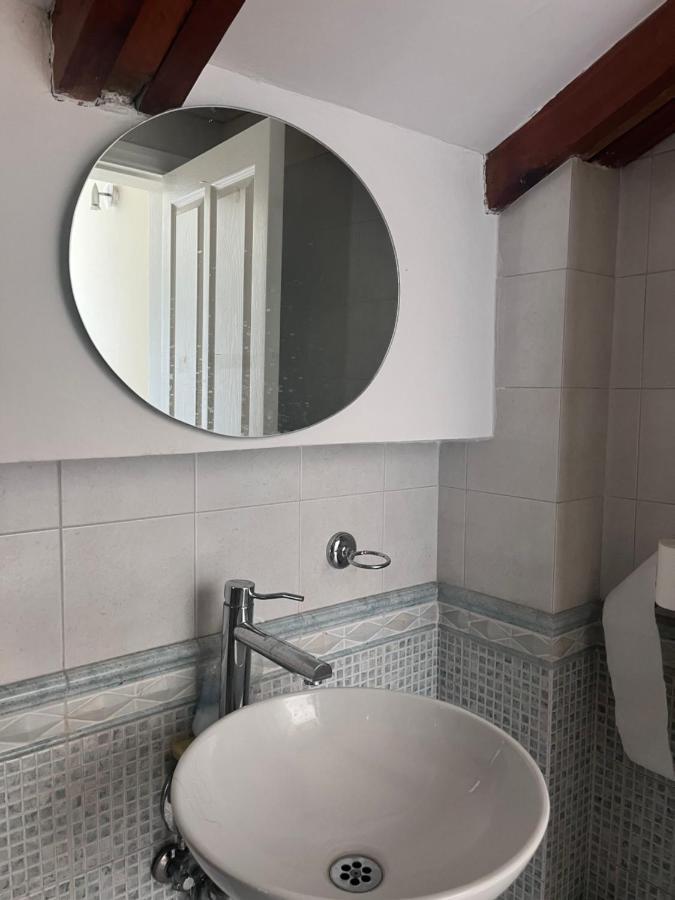 Blue Door Hostel Tirana Esterno foto
