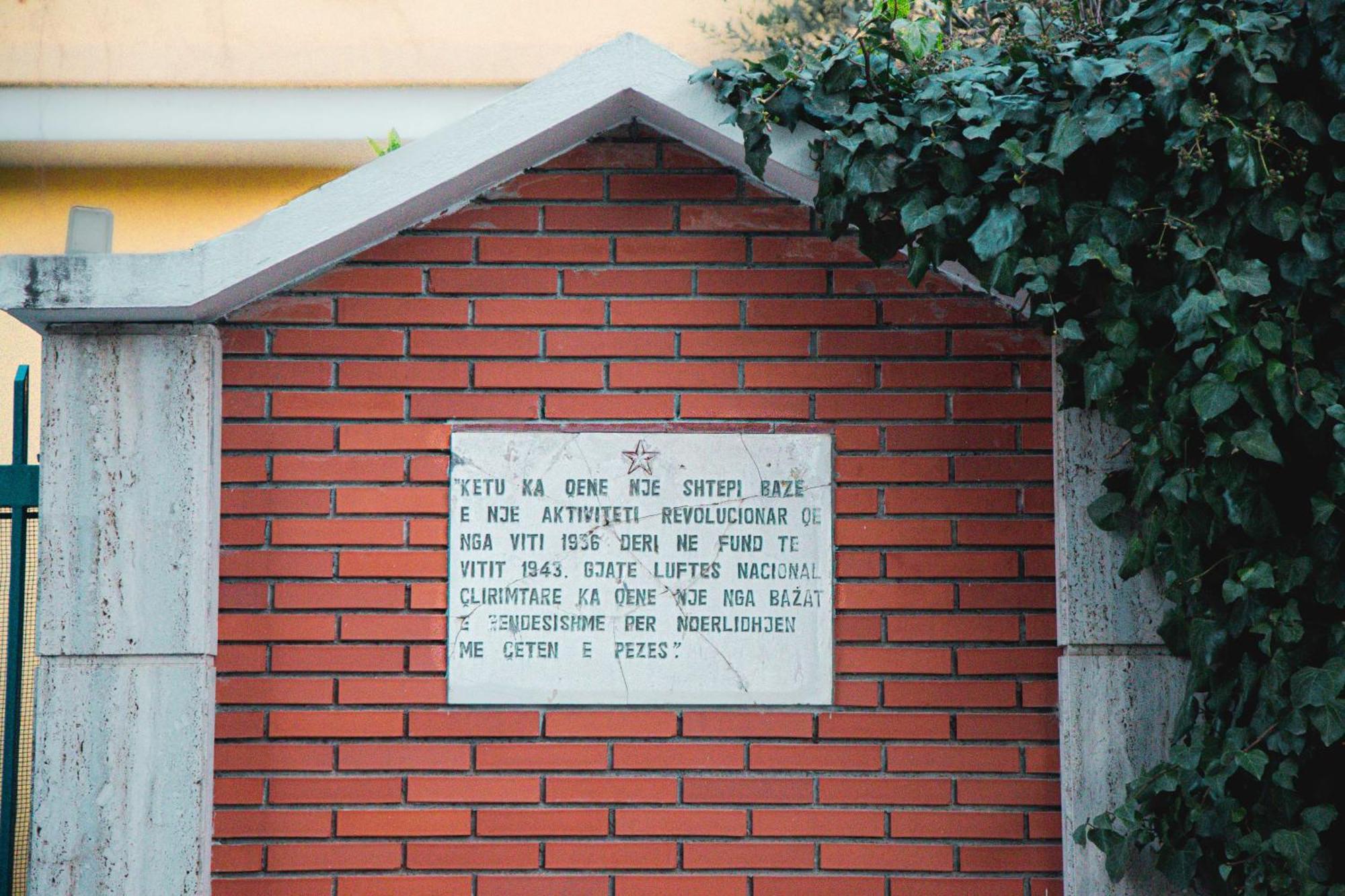 Blue Door Hostel Tirana Esterno foto