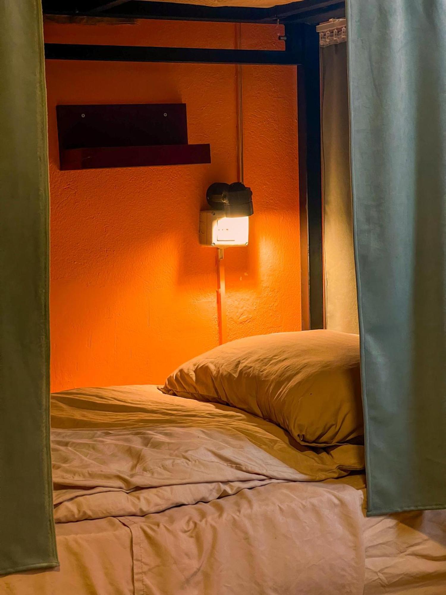 Blue Door Hostel Tirana Esterno foto